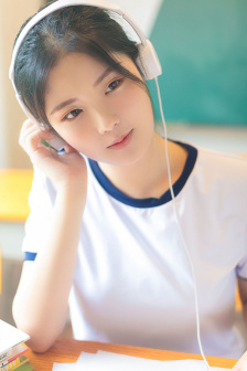 鬓边不是海棠红